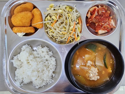 4.2:쌀밥,돈육순두부찌개,피쉬너겟&타르타르,콩나물무침,배추김치