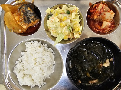 4.9:쌀밥,닭살미역국,고등어무조림,코울슬로,배추김치