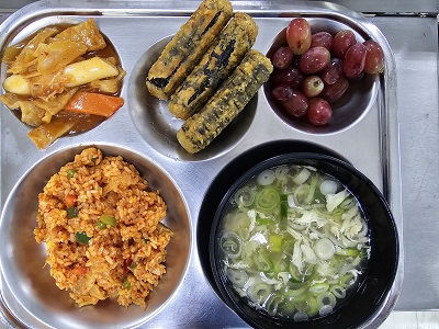 4.23:김치볶음밥,대파계란국,떡볶이,김말이튀김,포도