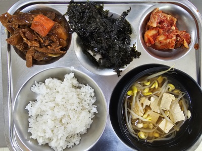 5.9:쌀밥,콩나물국,돈육고구마조림,조미김가루,배추김치